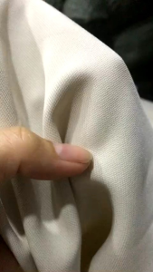 vải lụa hàn màu  kem mềm rũ dày vừa _( khổ 1m5) may đầm váy áo vv..