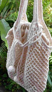 กระเป๋าถักโครเชต์ by DaCraftHouse กระเป๋าตาข่าย (Net Bag) ถักด้วยเชือกฟอกฝ้าย 100% มีถุงผ้าด้านในทำด้วยผ้าฝ้ายทอมือนิ่มมือ มีสายรูดเปิดปิด ใบใหญ่ใส่ของได้จุใจ ขนาดประมาณ35×35cm.