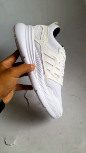 NEW WELL: Sepatu Running Pria & Wanita Terbaik