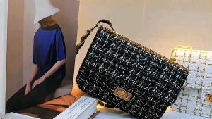 Tas selempang wanita bahan canvas motif CLRT 1143