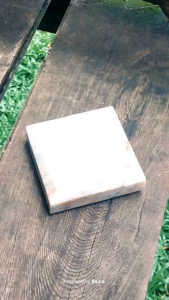 หินอ่อนสีน้ำตาล ขนาด10×10cm.รับตัดตามขนาด มีเฉดสีน้ำตาลขาว อมเขียวสายแร่ที่สวยงามละ