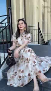 เดรสยาวลายดอกไม้น่ารักทรงหลวม ช่วงกระโปรงชายระบาย มีสายผูกเอว พร้อมมีซับในเป็นสายเดี่ยว Tage::Mirror Sister