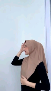 HIJAB BERGO INSTAN JERSEY PREMIUM | JILBAB KHIMAR PINGUIN JERSEY INSTAN\\n\\nHijab dan jilbab adalah pakaian wajib bagi wanita Muslim yang ingin menutup aurat mereka. Hijab Bergo Instan Jersey Premium dan Jilbab Khimar Penguin Jersey Instan adalah dua pilihan populer yang dapat Anda pertimbangkan untuk mengenakan hijab dengan nyaman dan gaya.\\n\\n Apa Itu Hijab Bergo Instan Jersey Premium?\\n\\nHijab Bergo Instan Jersey Premium adalah hijab instan yang dibuat dari jersey premium, yang memberikan kenyamanan maksimal saat dipakai. Jersey premium memiliki tekstur lembut dan elastis, yang membuatnya mudah untuk dikendalikan dan dikenakan.\\n\\n Kelebihan Hijab Bergo Instan Jersey Premium\\n\\nBerikut adalah beberapa kelebihan dari Hijab Bergo Instan Jersey Premium:\\n\\n- Terbuat dari jersey premium yang lembut dan elastis\\n- Nyaman digunakan sepanjang hari\\n- Tersedia dalam berbagai warna dan pola\\n- Mudah dicuci dan cepat kering\\n\\n Bagaimana Memilih Hijab Bergo Instan Jersey Premium yang Tepat?\\n\\nBerikut adalah beberapa tips untuk memilih Hijab Bergo Instan Jersey Premium yang tepat:\\n\\n- Pilih warna dan pola yang sesuai dengan gaya Anda\\n- Periksa ukuran hijab untuk memastikan bahwa itu cocok dengan kepala Anda\\n- Pilih jersey premium yang lembut dan elastis\\n\\n Mengapa Pilih Jilbab Khimar Penguin Jersey Instan?\\n\\nJilbab Khimar Penguin Jersey Instan adalah pilihan lain yang dapat Anda pertimbangkan untuk mengenakan hijab dengan nyaman dan gaya. Jilbab ini terbuat dari jersey instan untuk wanita, yang memberikan kenyamanan maksimal saat dipakai.\\n\\n Kelebihan Jilbab Khimar Penguin Jersey Instan\\n\\nBerikut adalah beberapa kelebihan dari Jilbab Khimar Penguin Jersey Instan:\\n\\n- Terbuat dari jersey instan untuk wanita yang lembut dan elastis\\n- Nyaman digunakan sepanjang hari\\n- Tersedia dalam berbagai warna dan pola\\n- Mudah dicuci dan cepat kering\\n\\n Bagaimana Memilih Jilbab Khimar Penguin Jersey Instan yang Tepat?\\n\\nBerikut adalah beberapa tips untuk memilih Jilbab Khimar Penguin Jersey Instan yang tepat:\\n\\n- Pilih warna dan pola yang sesuai dengan gaya Anda\\n- Periksa ukuran jilbab untuk memastikan bahwa itu cocok dengan kepala Anda\\n- Pilih jersey instan untuk wanita yang lembut dan elastis\\n\\n Desain Hijab yang Nyaman\\n\\nDesain hijab yang nyaman sangat penting untuk kenyamanan dan gaya Anda saat mengenakan hijab. Berikut adalah beberapa tips untuk memilih desain hijab yang nyaman:\\n\\n- Pilih hijab dengan tekstur lembut dan elastis\\n- Pilih hijab dengan ukuran yang pas dengan kepala Anda\\n- Pilih hijab dengan warna dan pola yang sesuai dengan gaya Anda\\n\\n Cara Mengenakan Hijab dengan Nyaman\\n\\nBerikut adalah beberapa tips untuk mengenakan hijab dengan nyaman:\\n\\n- Pastikan hijab Anda pas dengan kepala Anda\\n- Pakai jepitan atau peniti untuk memastikan hijab tetap rapi\\n- Jangan lupa untuk mengatur rambut Anda sebelum mengenakan hijab\\n\\nDengan mempertimbangkan Hijab Bergo Instan Jersey Premium dan Jilbab Khimar Penguin Jersey Instan, Anda dapat menemukan pilihan hijab yang nyaman dan gaya sesuai dengan kebutuhan Anda. Pastikan untuk memilih hijab dengan desain yang nyaman dan sesuai dengan gaya Anda.\n}