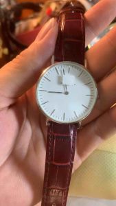 Đồng hồ nam nữ size trung 365mm hàng hiệu VIP D.W Daniel Well ington máy vàng chính hãng chạy 2kim dây da BAMBI còn tốt