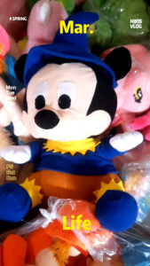Boneka Mickey dan Mini Mouse si penyihir