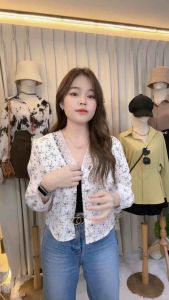 J002 เสื้อคอปคอวีลูกไม้ ลายดอกสวยๆ มี2สี