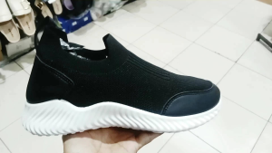 sepatu slip on Batavia