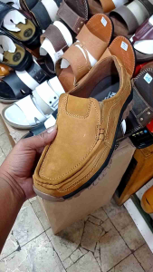 SEPATU SANTAI KULIT zurru