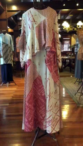 Ayuma Dress by Dian Pelangi LIMITED EDITION Busana Muslim Baju Maxi Gamis Abaya Kaftan Gaun Outfit Pesta Kondangan Pernikahan Casual Formal Wanita Hijaber Cantik Anggun Modern Elegan Mewah Model Korea Terbaru Motif Batik Abstrak Hand Made Kekinian