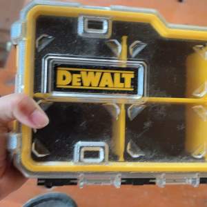 Dewalt 10-Compartment Pro Small Parts Organizer: A Compact Parts Storage Solution