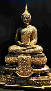 พระแก้วมรกต หรือ  พระพุทธมหามณีรัตนปฎิมากร แร่เหล็กน้ำพี้ ปรางค์ ฤดูฝน ขนาดฐาน9นิ้ว สูง12นิ้ว ล่อตัน ของแท้ส่งตรง จากอุตรดิตถ์