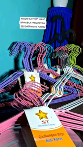 10pcs gantungan baju hanger kawat coating plastik anti karat dan kuat tahan lama
