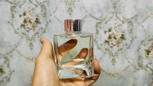 ขวดแก้ว ขวดใส่น้ำหอม น้ำหอมในห้อง ขวดแก้วทรงเหลี่ยม ขวดแก้ว Diffuser แจกันหอม แจกันใส่น้ำหอม แจกันแต่งห้อง แจกันใส ขวดใส่ก้านไม้หอม ขนาด 130 ml.