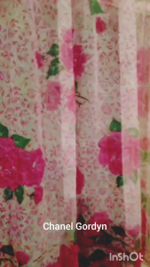 Motif Bahan Sarang Tawon & Gorden Vitrage Bunga: Desain Elegan Untuk Ruang Tamu