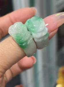 Nhẫn bông hoa đá ngọc cẩm thạch thiên nhiên may mắn