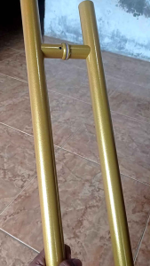Handle Pintu Minimalis Gold Bulat Baut Tembus Berbahan Stenlistell Sus304 Diameter Bulat 1¼/3cm
