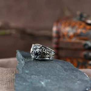 Cincin Elegan Motif Ukiran Wajah Macan Api Abstrak (Adjustable)