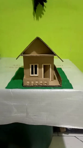 Rumah miniatur kerajinan tangan dari bahan kardus cocok untuk tugas sekolah..
