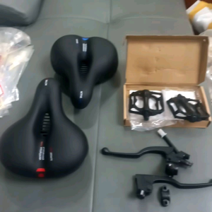 Yên Xe Đạp. Tay Thắng . Giò Đạp Xe Đạp Bao Êm Cho A E