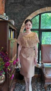 All Ladies เดรสลูกไม้ผ้าไหมไทยไหล่ระบาย