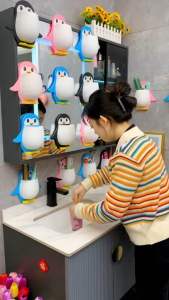 khay đựng đồ dán tường hình chim cánh cụt cute khay để đồ không cần khoan tường 7510
