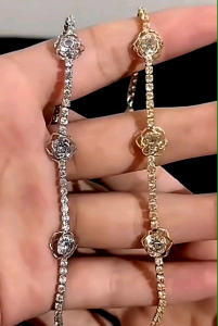 LẮC TAY TITAN 3 HOA HỒNG ⚘️⚘️⚘️ ĐÍNH FULL ĐÁ SIÊU XINH 💛🩷