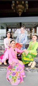 Kebaya Sulam Nyonya Embroidery Oriiginal Traditional Hand Made(S)