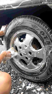 แชมพูล้างรถ สุดคุ้ม เข้มข้นผสมน้ำได้เยอะ 1ขวดขวดละ1ลิตร ผสมแว๊ก เคลือบเงาในตัว  น้ำไม่เกาะ ขจัดคราบสกปรกฝังลึกคราบไขมัน เข้มข้นฟองเยอะ