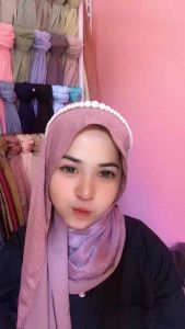 Pasmina Santorini Silk Cringkle: Aksesori Pakaian untuk Pesta