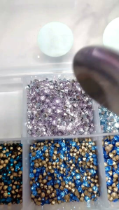 ［Ready Stock 现货］［Limited］V Cut K9 Nail Diamond Rhinestone Decoration 美甲堆钻 混色单色 3MM