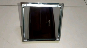 Thoát sàn ngăn mùi mặt 12 cm x 12 cm. Đuôi thoát phi ống 90. Chất liệu đồng mạ crôm bóng.