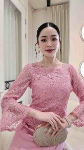 All Ladies เดรสเชิงลูกไม้คอเหลี่ยมแขนยาวระบาย