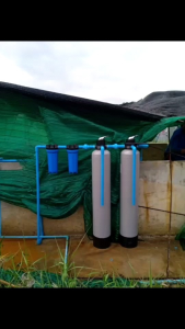 { "ชุดถังกรองไฟเบอร์กลาส2 ถังพร้อมสารกรองพร้อมเครื่องกรองละเอียดพร้อมชูดท่อเหมาะสำหรับน้ำปานที่มีปัญหาสารละลายในน้ำที่สูง" }