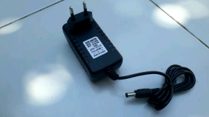 Charger Mesin Specra Asi Model: PC-120020 INPUT: AC100-240V 50-60Hz OUTPUT: 12V==2A