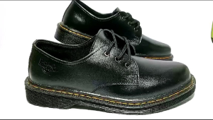Sepatu Docmart Pria: Desain Keren & Formal Terbaik
