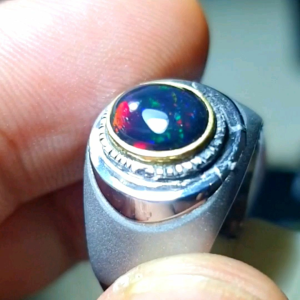 Cincin Black Opal Banten: Desain Perhiasan Lokal yang Unik