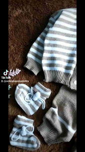 set 4 in 1 rajut lebah size M 0-4 bulan