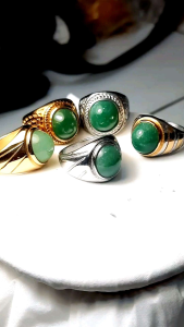 Cincin Giok hijau Natural