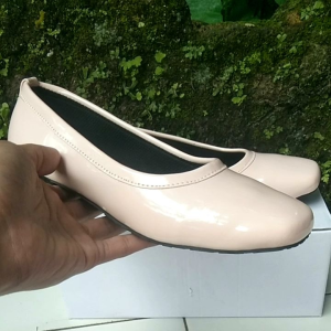 RGVD : Sepatu wanita flat shoes/sepatu glossy R-01/sendal wanita terbaru
