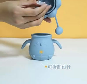 Cốc Tập Hút Cốc Uống  Nước Silicon Cho Trẻ Từ 6 Tháng. có đầu bảo vệ ống hút khi không sử dụng. tránh vi khuẩn xâm nhập