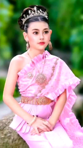 ชุดไทยสไบเด็กหญิงคู่กับผ้าถุงจับจีบผ้าใหมทอลาย ชุดไทยวันลอยกระทง ชุดประกวดนางนพมาศ เครื่องประดับทองชุดไทย(แถมเข็มขัด เข็มกลัด สังวาลย์ตามภาพ)