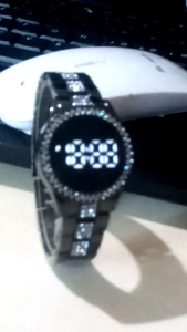 Jam Tangan Desain Modern: Pilihan Fashion Kelas Premium