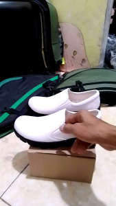 Sepatu Safety Slip On Putih Pria Terbaru & Termurah