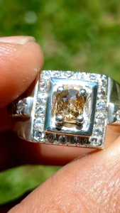 Batu Berlian atau Brown Diamond berat 05 carat barang langka Permata Asli mewah dan elegan