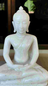 พระพุทธรูปสมาธิแกะสลักจากหินขาวพม่าหินธรรมชาติหน้าตัก 5 นิ้วสูง 9.5 นิ้ว