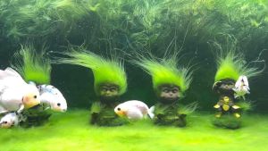 ตู้เขียว หุ่นปั้นดินเผาสภาลิง สูง 15 cm ตู้ตะไคร่ พิพิธภัณฑ์สัตว์น้ำอู