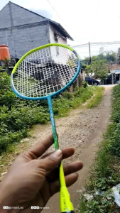 Raket bulutangkis lengkap dengan shutelkock isi 12