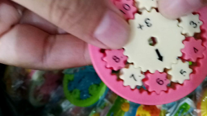 R. Toys Fingertip mechanical spinner gyro mainan anak viral spinner robot mainan spinner murah mainan anak laki laki spinner putar