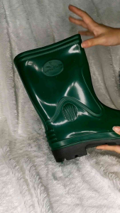 Sepatu boot merk STEFFI