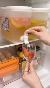 冷水壶自带龙 (容量3.5L) Cold Water Kettle with faucet 做一壶冰爽果茶，下班后随时接一杯，简直不要爽翻天！自带龙头的设计，放在冰箱大小刚刚好，热水也可以直接倒进去👍🏻👍🏻